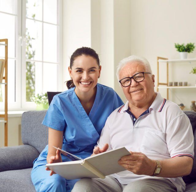 nurse-and-seniors-citizen-640x625 nurse-and-seniors-citizen-640x625